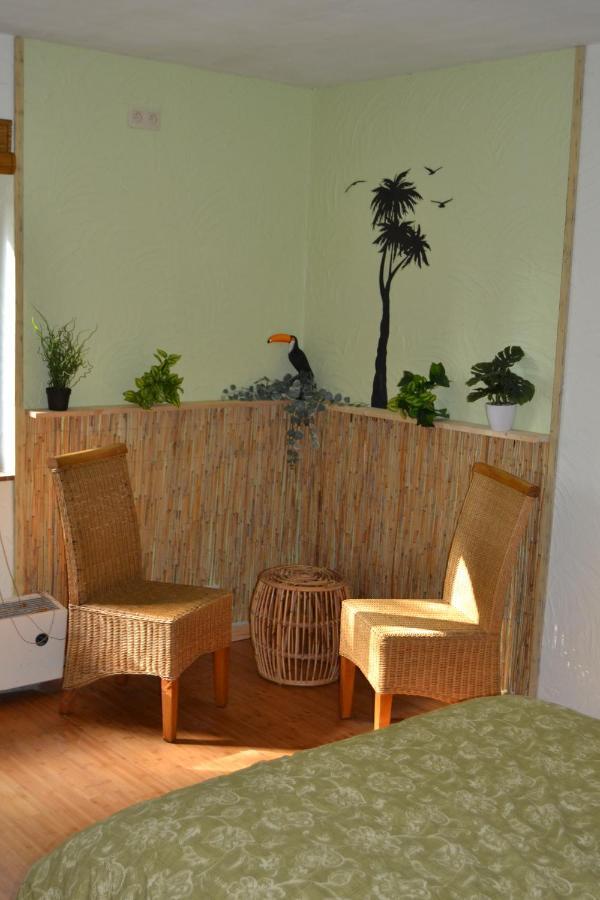 シネイ En Chapoisie Bed & Breakfast エクステリア 写真